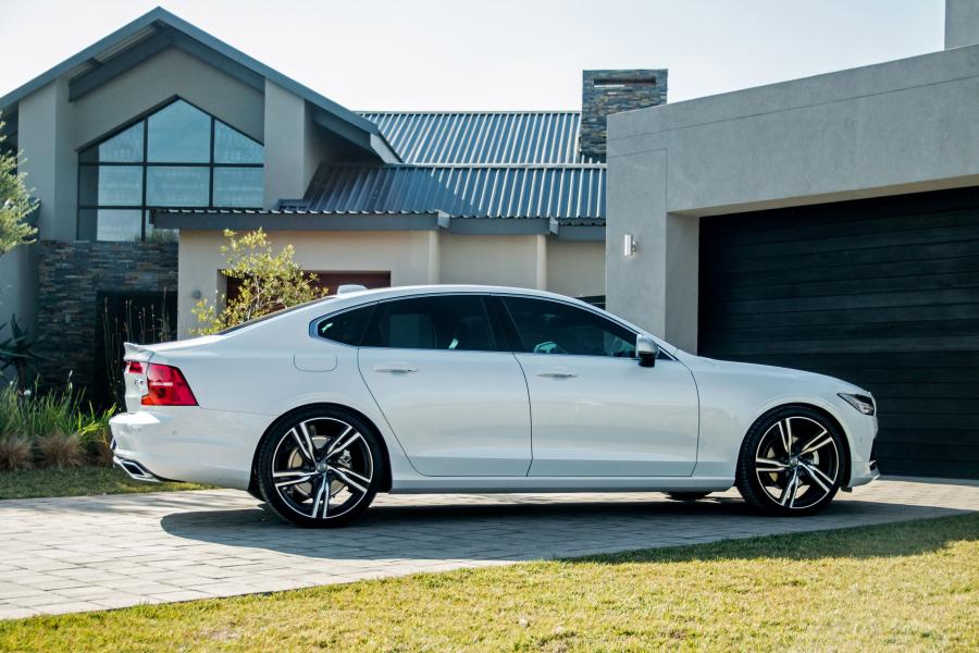  Volvo S90 D5 R-Design 2017 года  (ZA) (фото 2 из 12)